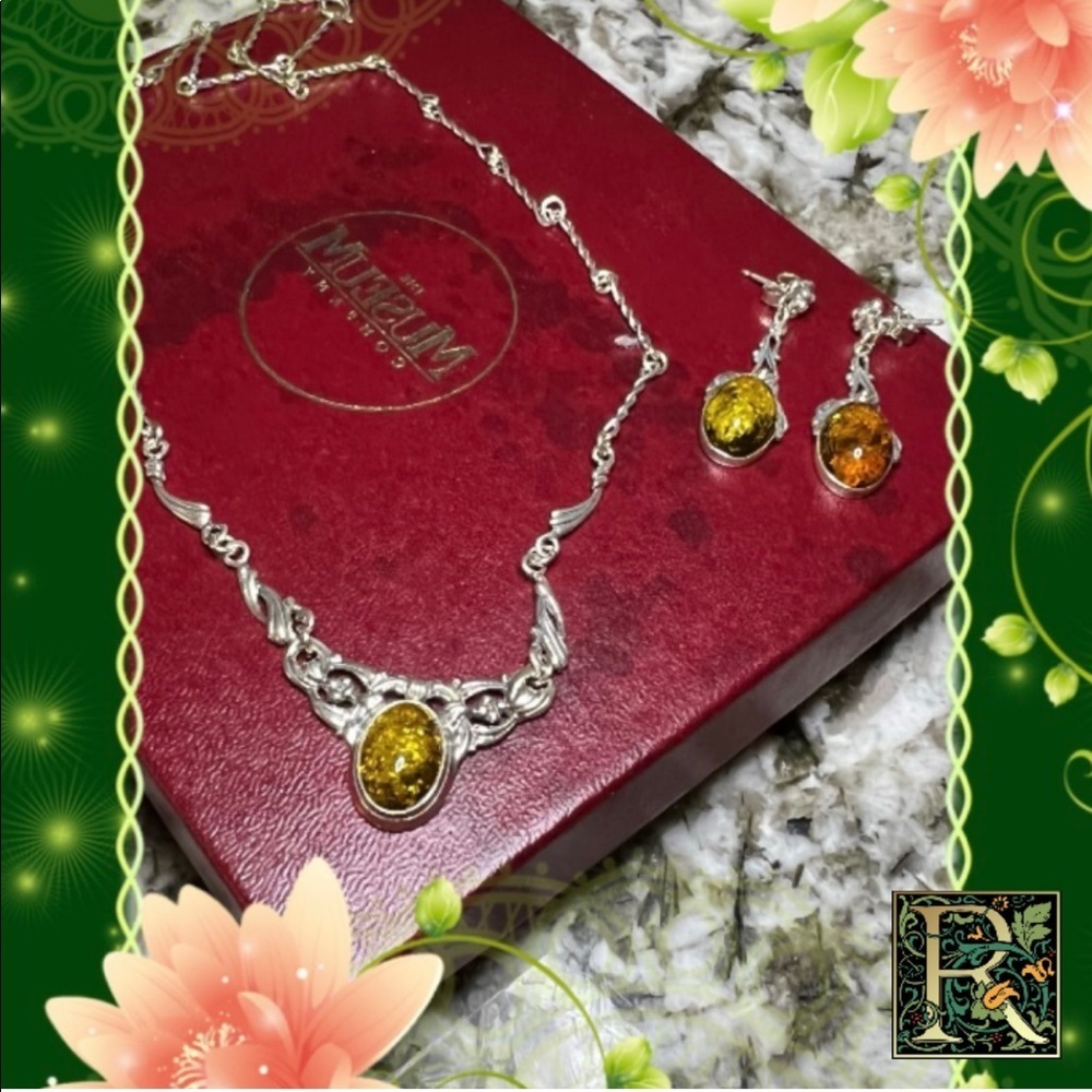 Vintage Green Baltic Amber Necklace and Earrings set​